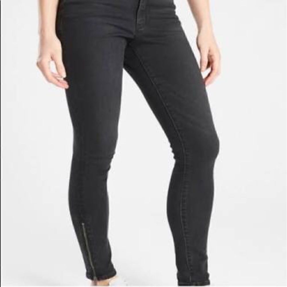 Athleta Size 4 black skinny jeans zipper ankle